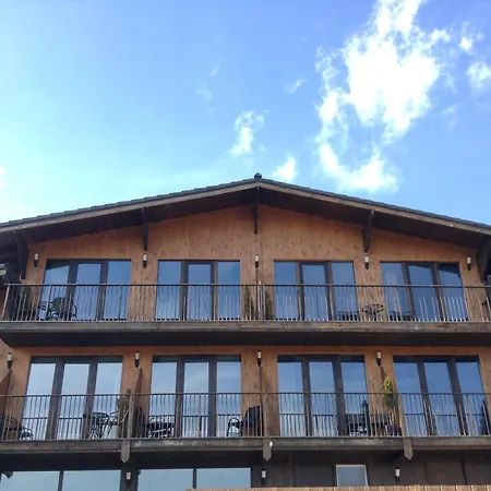 Nafta Lux Aparthotel *